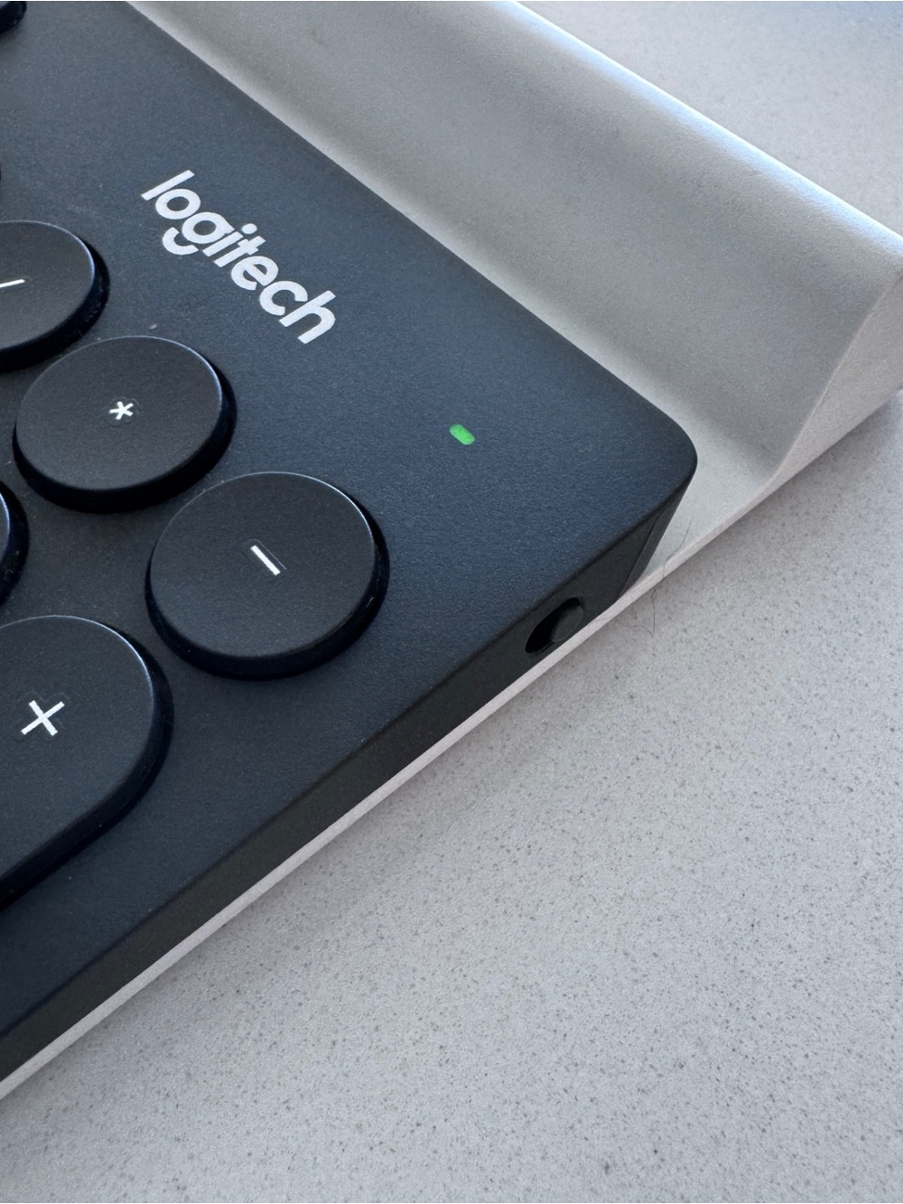 Logitech K780 Multi-Device Wireless Keyboard